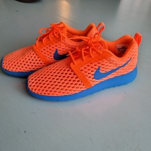 Boys 4.5Y Orange Nike